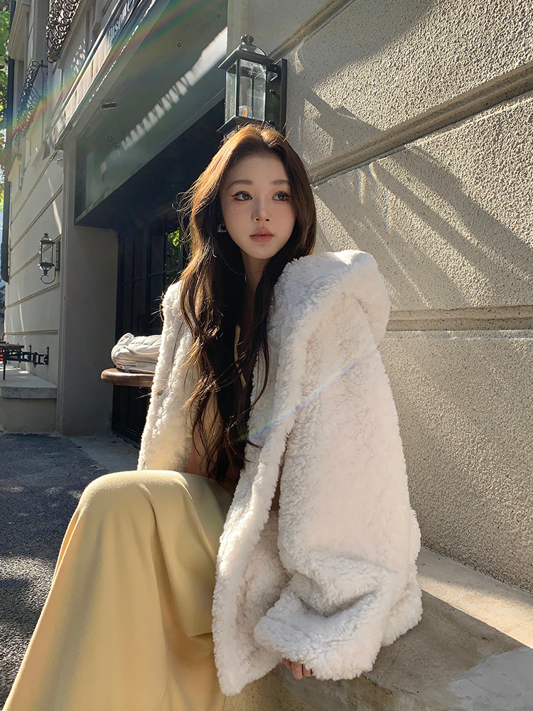 Eco-Friendly Faux Fur Hooded Winter Coat for Women - Thickened Warm White Outerwear Eco-Friendly Faux Fur Hooded Winter Coat for Women - Thickened Warm White Outerwear