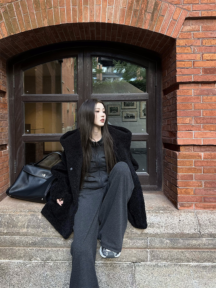 Eco-Friendly Faux Fur Hooded Winter Coat for Women - Thickened Warm White Outerwear Eco-Friendly Faux Fur Hooded Winter Coat for Women - Thickened Warm White Outerwear