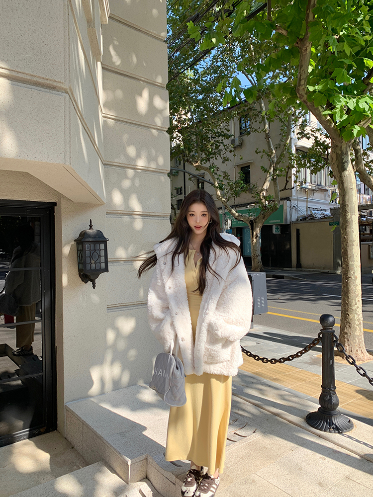 Eco-Friendly Faux Fur Hooded Winter Coat for Women - Thickened Warm White Outerwear Eco-Friendly Faux Fur Hooded Winter Coat for Women - Thickened Warm White Outerwear