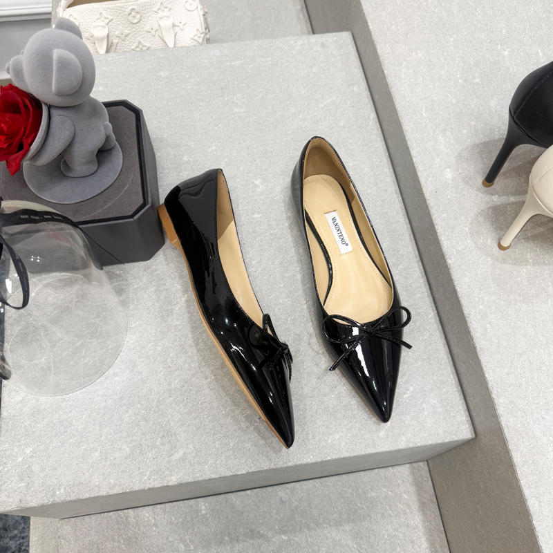 Elegant Black Bow-Tie Pointed Flat Shoes for Women - Stylish Hong Kong Fashion Footwear Elegant Black Bow-Tie Pointed Flat Shoes for Women - Stylish Hong Kong Fashion Footwear