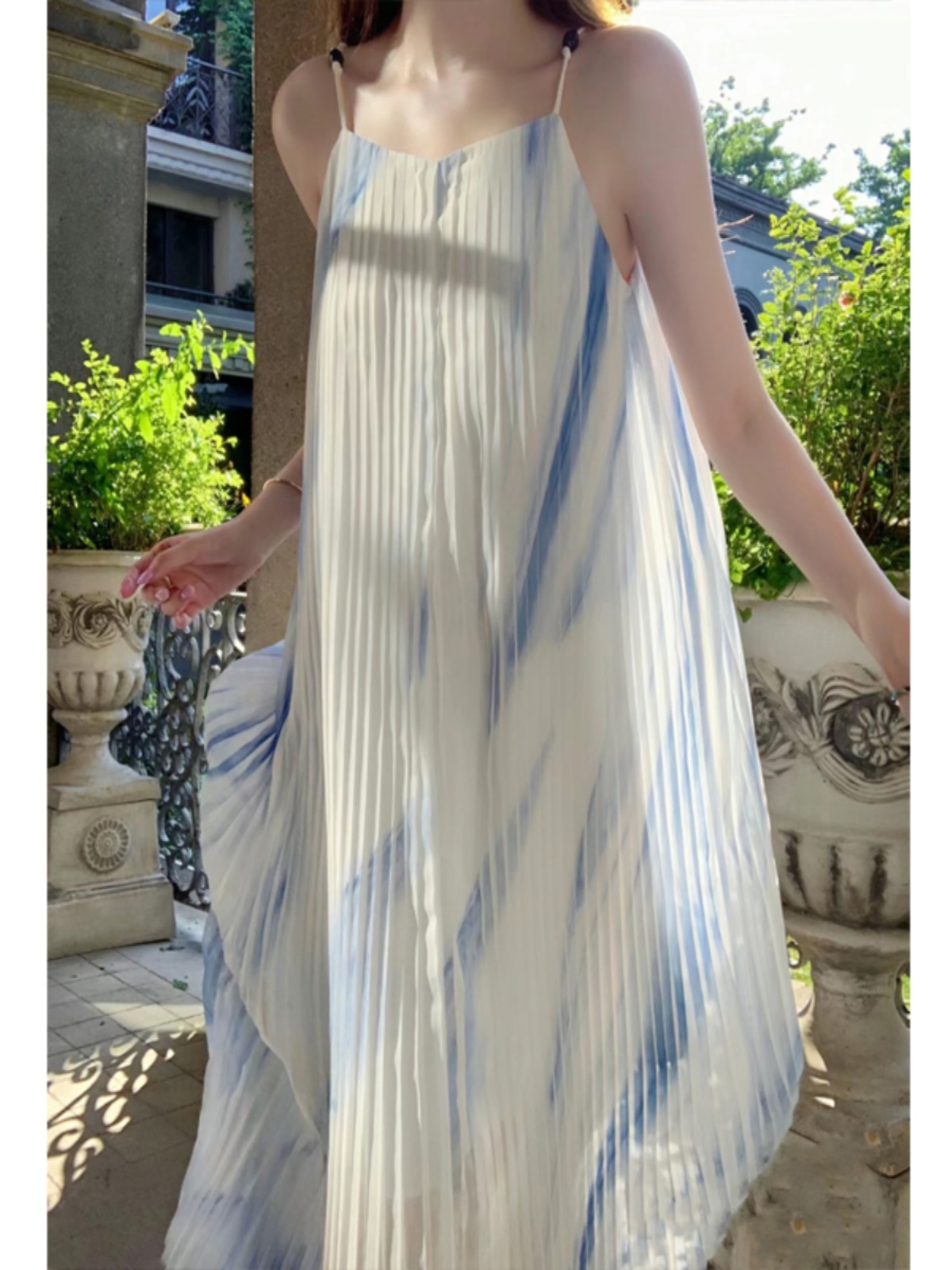 Elegant French-Style Blue Gradient Tie-Dye Spaghetti Strap Dress for Women - Ultra-Fairy Summer Beach Vacation Fashion, Long Wave Dress