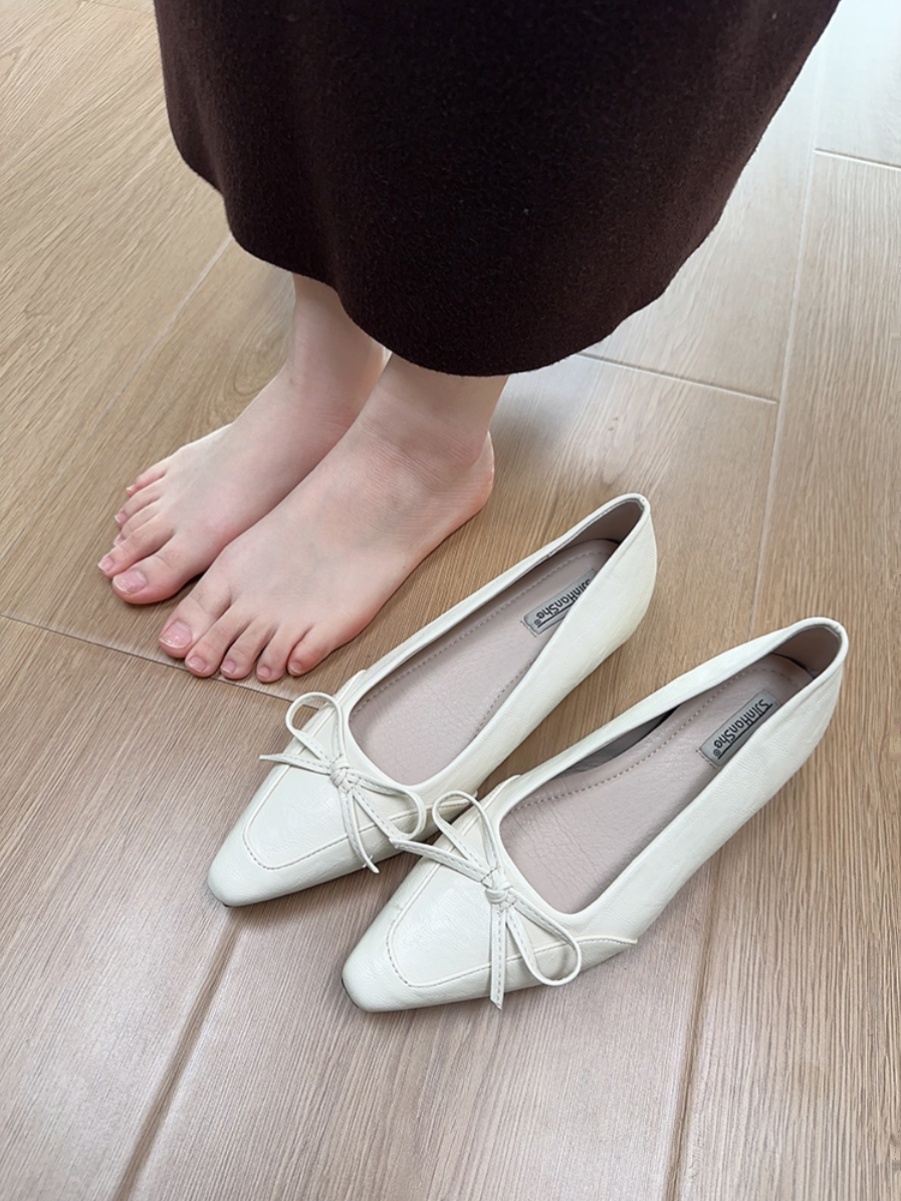 Elegant French-style High-End Women's Mary Jane Shoes, Pointed Toe, Shallow Mouth, Spring 2025 Commuting & Evening Wear Elegant French-style High-End Women's Mary Jane Shoes, Pointed Toe, Shallow Mouth, Spring 2025 Commuting & Evening Wear