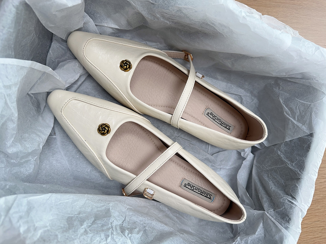 Elegant French-style High-End Women's Mary Jane Shoes, Pointed Toe, Shallow Mouth, Spring 2025 Commuting & Evening Wear Elegant French-style High-End Women's Mary Jane Shoes, Pointed Toe, Shallow Mouth, Spring 2025 Commuting & Evening Wear