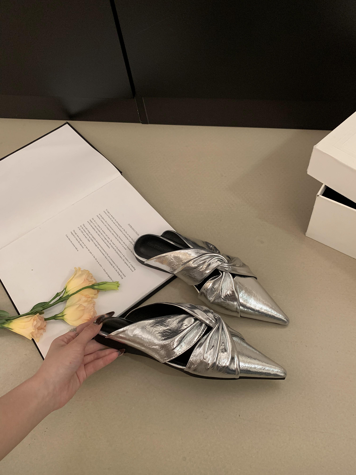 Elegant French-Style Pointed-Toe Sandals for Women - Versatile Comfortable Mules for Summer 2025, Chic and Stylish Footwear