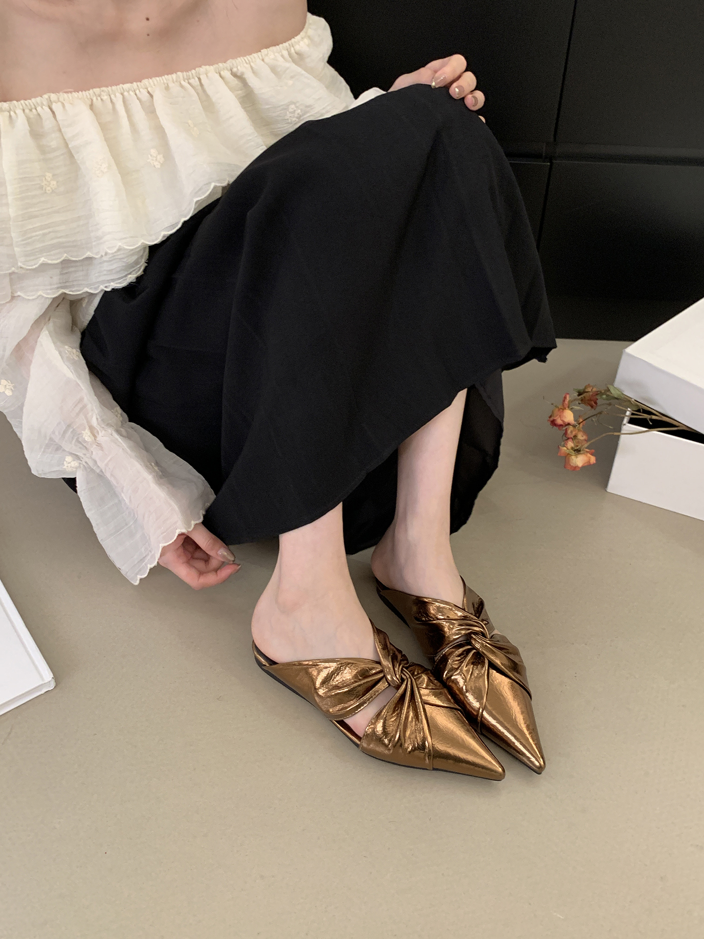 Elegant French-Style Pointed-Toe Sandals for Women - Versatile Comfortable Mules for Summer 2025, Chic and Stylish Footwear Elegant French-Style Pointed-Toe Sandals for Women - Versatile Comfortable Mules for Summer 2025, Chic and Stylish Footwear