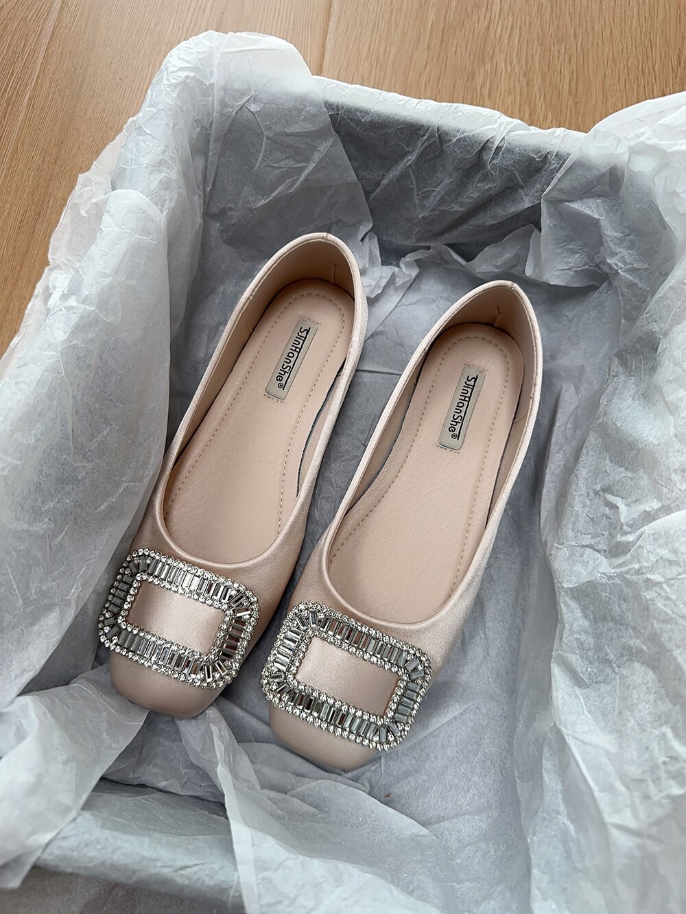 Elegant French-Style Women's Flats with Rhinestones, Square Toe, Shallow Mouth - High-End Commuting & Evening Shoes for Spring 2025 Elegant French-Style Women's Flats with Rhinestones, Square Toe, Shallow Mouth - High-End Commuting & Evening Shoes for Spring 2025