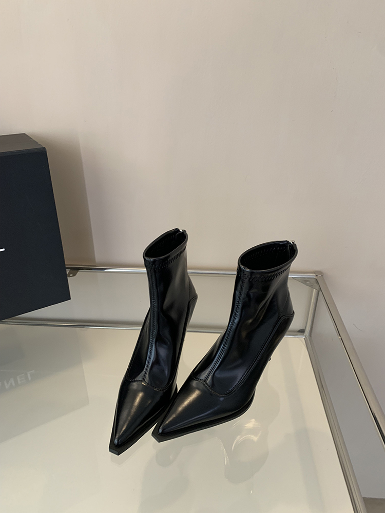 Elegant High-Heeled Pointed Toe Plush White Short Boots for Women - French Slim Style for Autumn Winter 2024 Elegant High-Heeled Pointed Toe Plush White Short Boots for Women - French Slim Style for Autumn Winter 2024