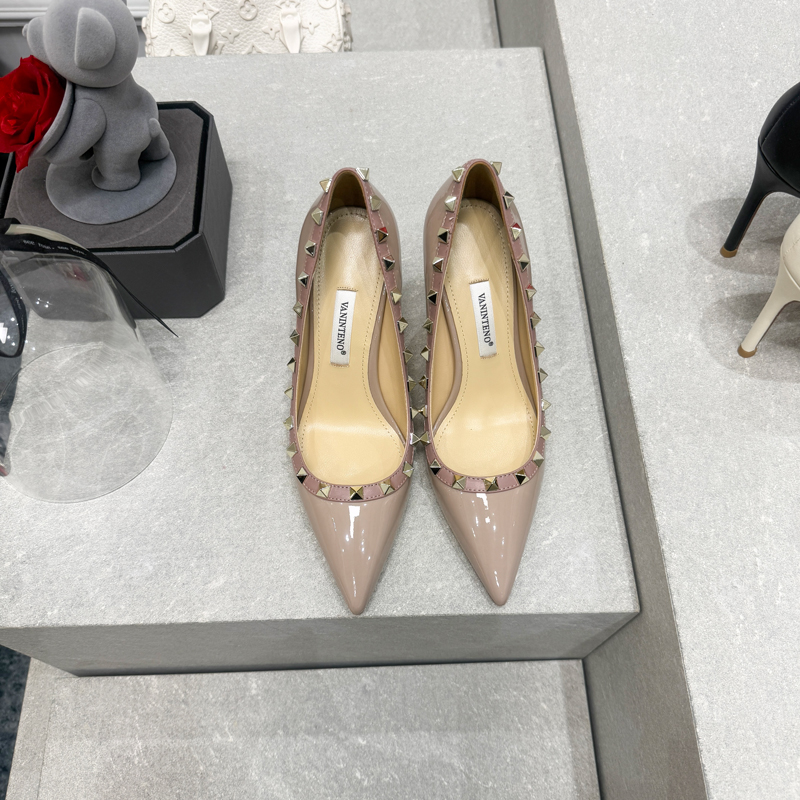 Elegant High-Heeled Single Shoes in Nude Gray Patent Leather with Studded Detail - Spring Fashion Fine-Heeled Footwear Elegant High-Heeled Single Shoes in Nude Gray Patent Leather with Studded Detail - Spring Fashion Fine-Heeled Footwear