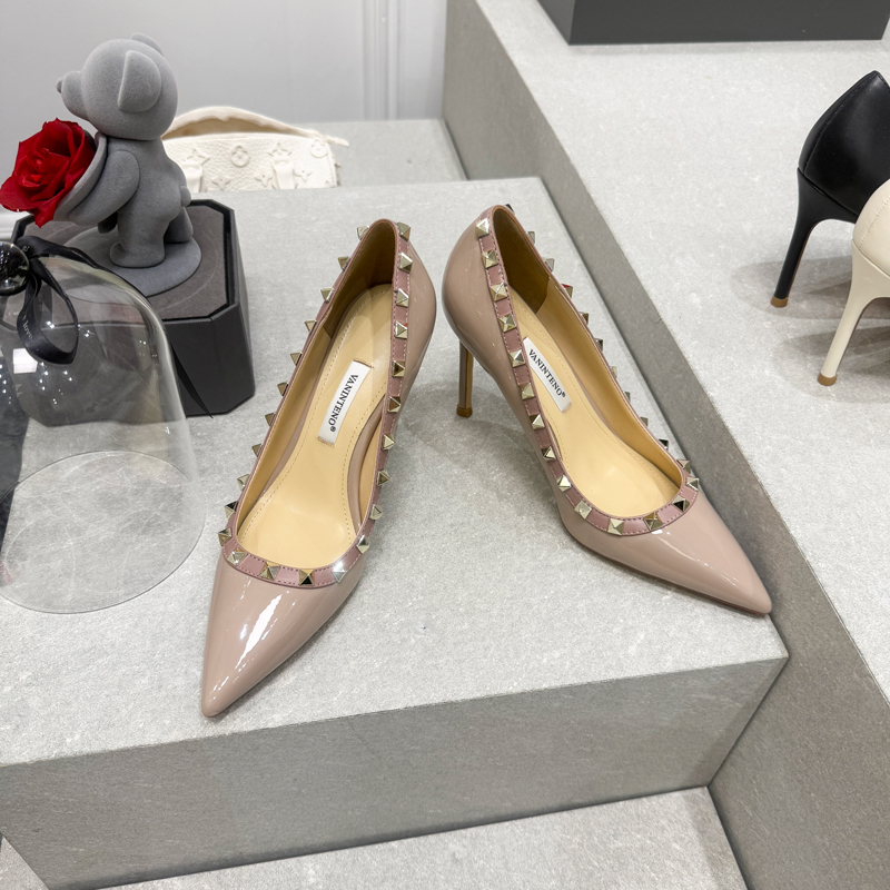 Elegant High-Heeled Single Shoes in Nude Gray Patent Leather with Studded Detail - Spring Fashion Fine-Heeled Footwear Elegant High-Heeled Single Shoes in Nude Gray Patent Leather with Studded Detail - Spring Fashion Fine-Heeled Footwear