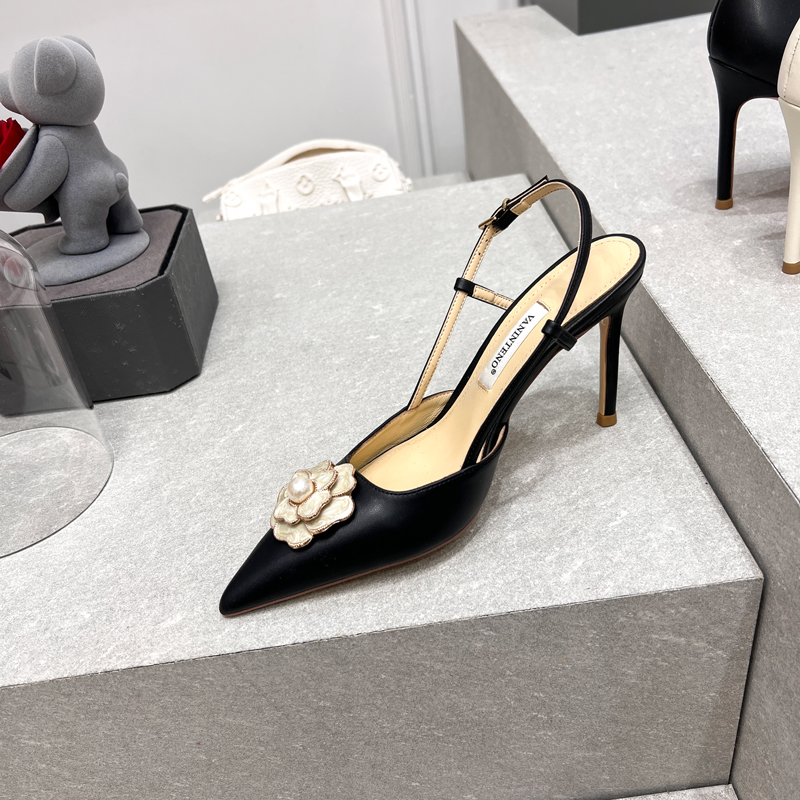 Elegant Hollow High-Heeled Sandals for Women - Pointed Toe, One-Strap Camellia Design, Timeless Style, Perfect for Any Occasion Elegant Hollow High-Heeled Sandals for Women - Pointed Toe, One-Strap Camellia Design, Timeless Style, Perfect for Any Occasion