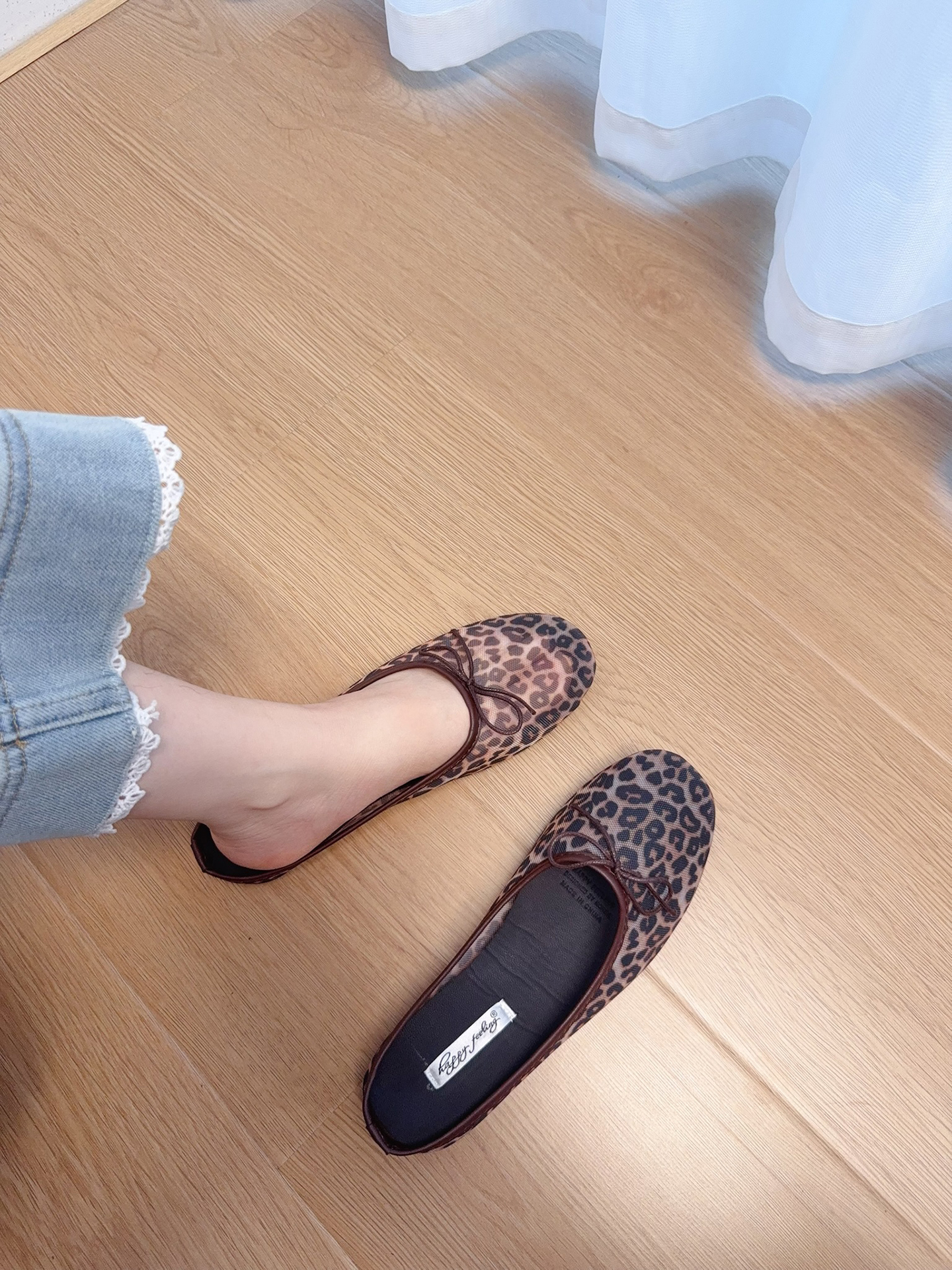 Elegant Lace Hollow-Out Half Slippers for Women – Flat Summer Shoes with Bow Detail, Perfect for Skirts and Gentle Temperament, 2025 Style Elegant Lace Hollow-Out Half Slippers for Women – Flat Summer Shoes with Bow Detail, Perfect for Skirts and Gentle Temperament, 2025 Style