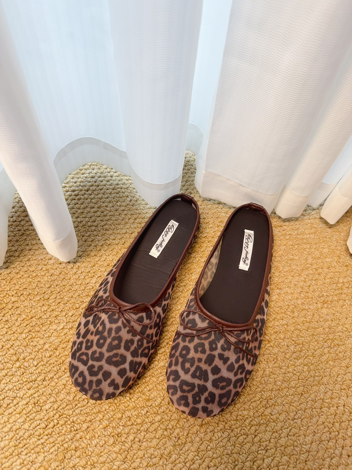 Elegant Lace Hollow-Out Half Slippers for Women – Flat Summer Shoes with Bow Detail, Perfect for Skirts and Gentle Temperament, 2025 Style Elegant Lace Hollow-Out Half Slippers for Women – Flat Summer Shoes with Bow Detail, Perfect for Skirts and Gentle Temperament, 2025 Style