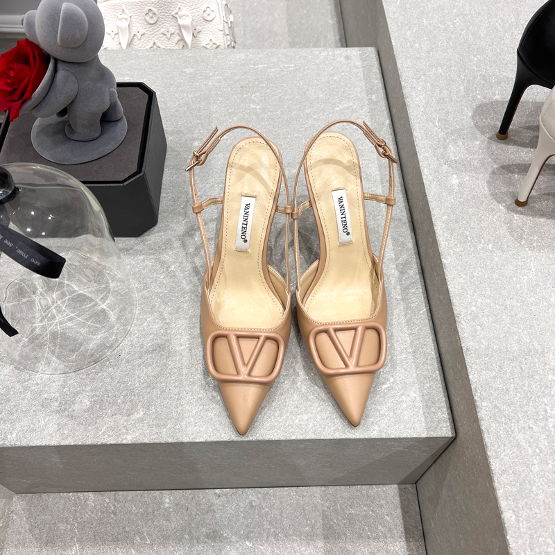 Elegant Nude High-Heeled Open-Toe Sandals with Metal Buckle, Genuine Sheepskin Quality, Chic Footwear for Women's Fashion Elegant Nude High-Heeled Open-Toe Sandals with Metal Buckle, Genuine Sheepskin Quality, Chic Footwear for Women's Fashion