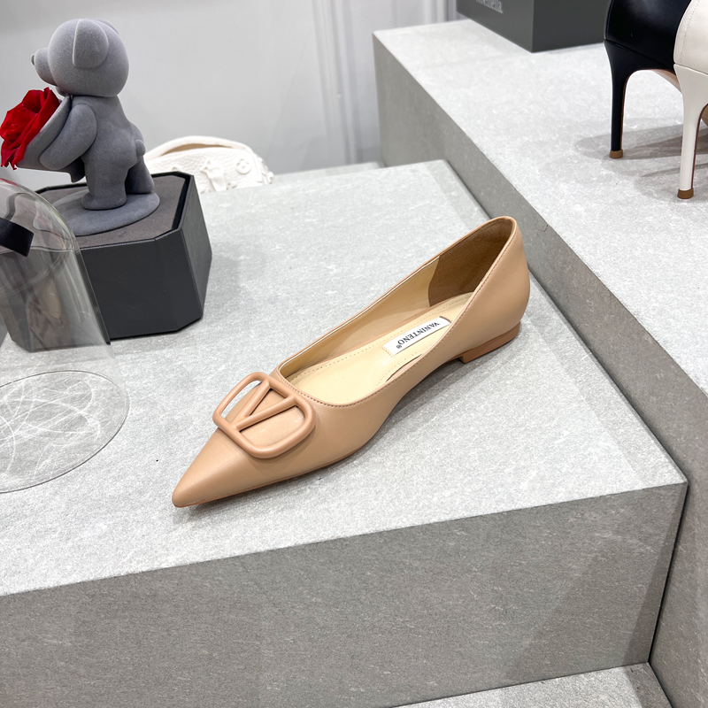 Elegant Nude Pointed Flat Shoes for Women - Slip-On V-Buckle Design, Comfortable Style for Parties and Events Elegant Nude Pointed Flat Shoes for Women - Slip-On V-Buckle Design, Comfortable Style for Parties and Events