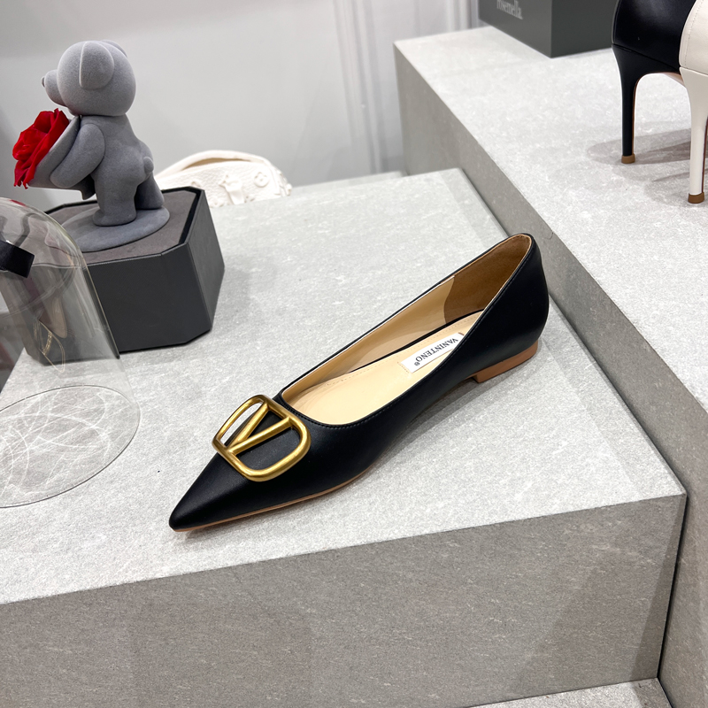 Elegant Nude Pointed Flat Shoes for Women - Slip-On V-Buckle Design, Comfortable Style for Parties and Events Elegant Nude Pointed Flat Shoes for Women - Slip-On V-Buckle Design, Comfortable Style for Parties and Events