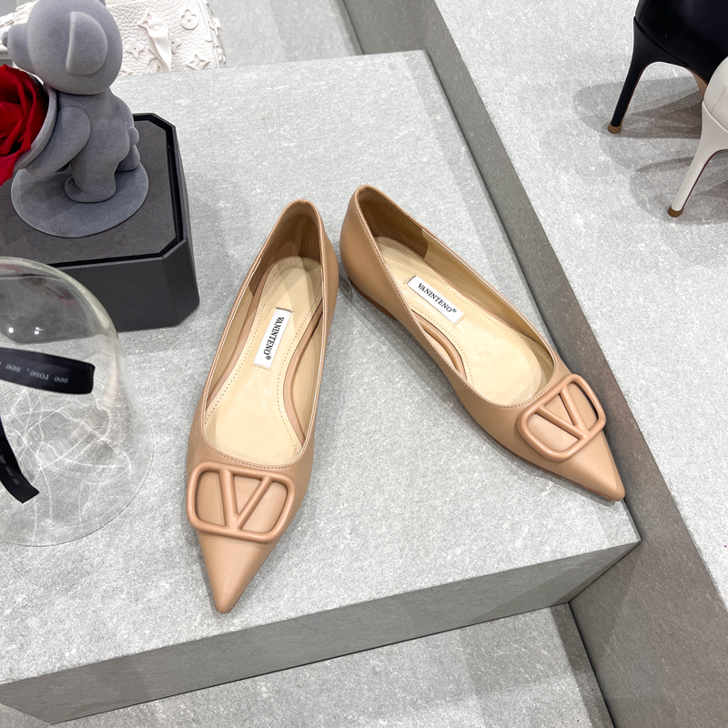 Elegant Nude Pointed Flat Shoes for Women - Slip-On V-Buckle Design, Comfortable Style for Parties and Events Elegant Nude Pointed Flat Shoes for Women - Slip-On V-Buckle Design, Comfortable Style for Parties and Events