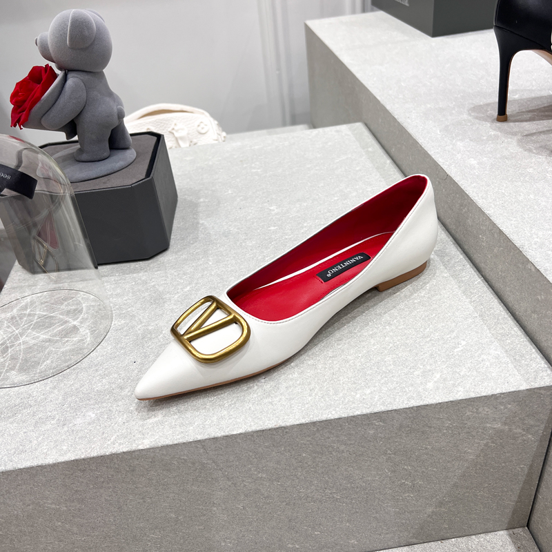 Elegant Nude Pointed Flat Shoes for Women - Slip-On V-Buckle Design, Comfortable Style for Parties and Events Elegant Nude Pointed Flat Shoes for Women - Slip-On V-Buckle Design, Comfortable Style for Parties and Events