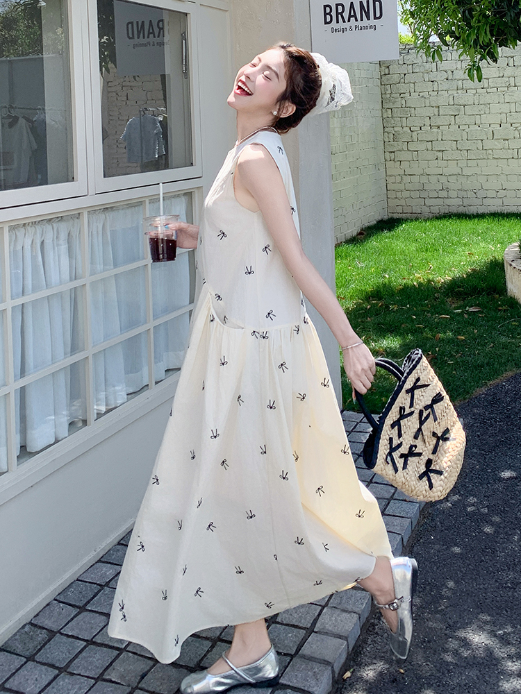 Elegant Off-White Sleeveless Tank Dress for Women - Ankle-Length Summer Style with Relaxed Fit and Chic Design Elegant Off-White Sleeveless Tank Dress for Women - Ankle-Length Summer Style with Relaxed Fit and Chic Design