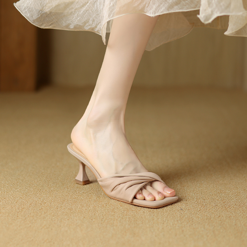 Elegant Soft Lambskin Pleated Evening Dress with Square-Toe Open-Toe Stiletto Sandals for Women - Summer Outdoor Fashion Elegant Soft Lambskin Pleated Evening Dress with Square-Toe Open-Toe Stiletto Sandals for Women - Summer Outdoor Fashion