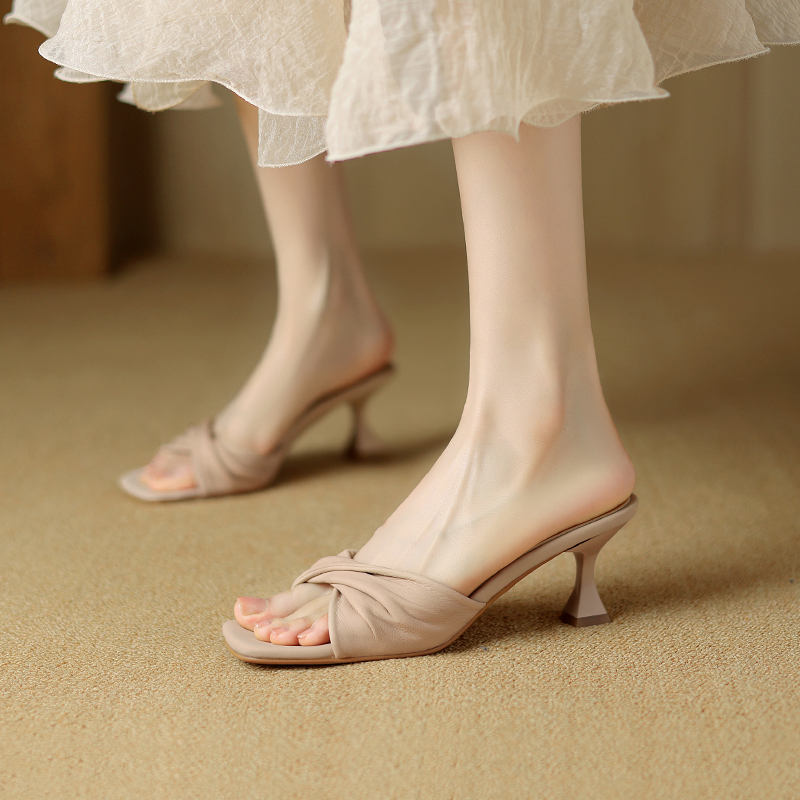 Elegant Soft Lambskin Pleated Evening Dress with Square-Toe Open-Toe Stiletto Sandals for Women - Summer Outdoor Fashion Elegant Soft Lambskin Pleated Evening Dress with Square-Toe Open-Toe Stiletto Sandals for Women - Summer Outdoor Fashion