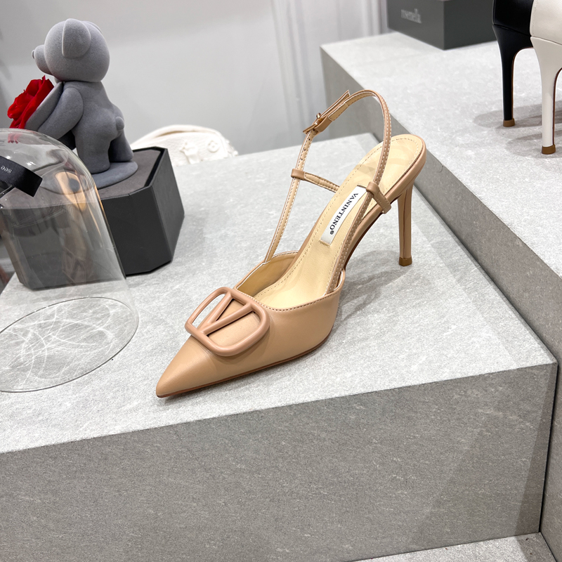 Elegant White Genuine Leather Buckle Toe Thin Heel Sandals for Women - Pointed Toe Design, Chic and Stylish Footwear Elegant White Genuine Leather Buckle Toe Thin Heel Sandals for Women - Pointed Toe Design, Chic and Stylish Footwear