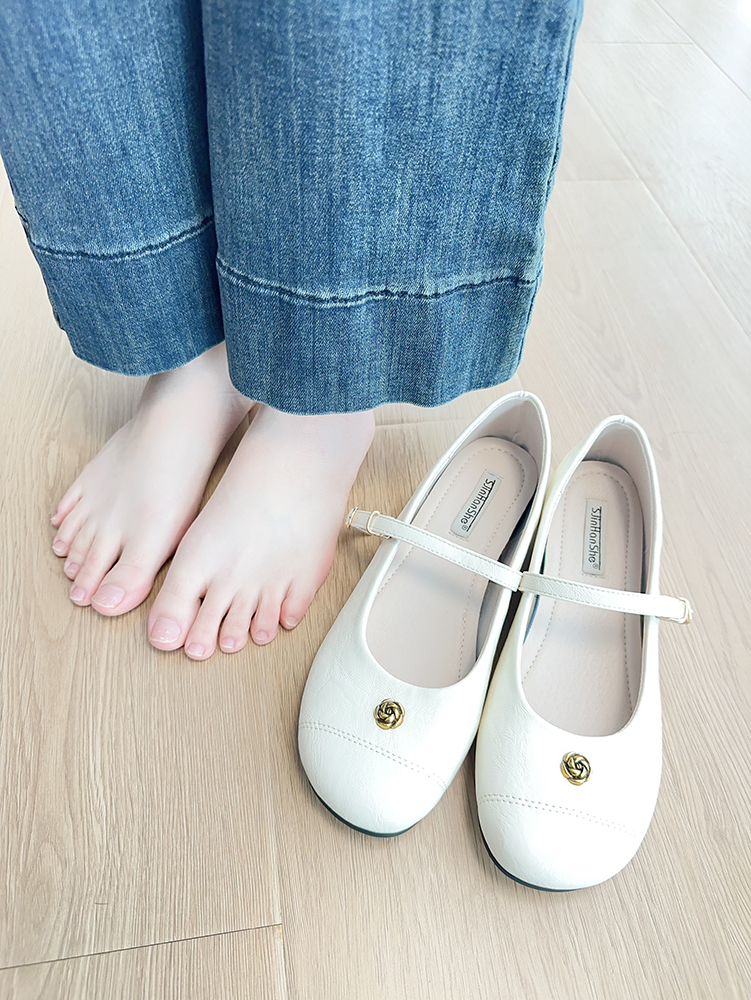 Elegant White Mary Jane Shoes for Spring 2025 - French Romance Style, Shallow Mouth, Hidden Height, Perfect for Evening Wear