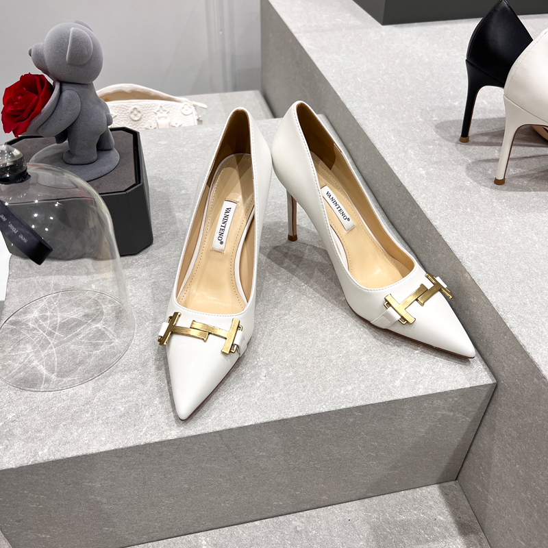 Elegant White Pointed Toe High-Heeled Shoes with Metal Buckle for Women - Autumn Collection, Sophisticated Style, Perfect for Any Occasion Elegant White Pointed Toe High-Heeled Shoes with Metal Buckle for Women - Autumn Collection, Sophisticated Style, Perfect for Any Occasion