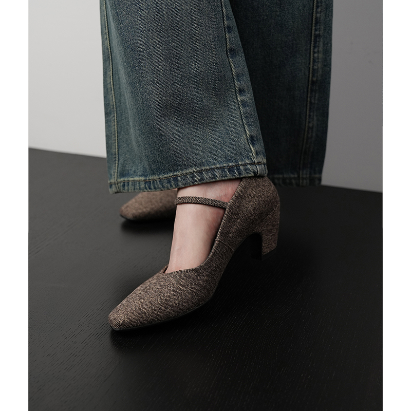 Elegant Woolen Mary Jane Shoes for Women - Chunky Mid-Heel, Square Toe, Shallow Mouth, Literary Style for Commuting Elegant Woolen Mary Jane Shoes for Women - Chunky Mid-Heel, Square Toe, Shallow Mouth, Literary Style for Commuting