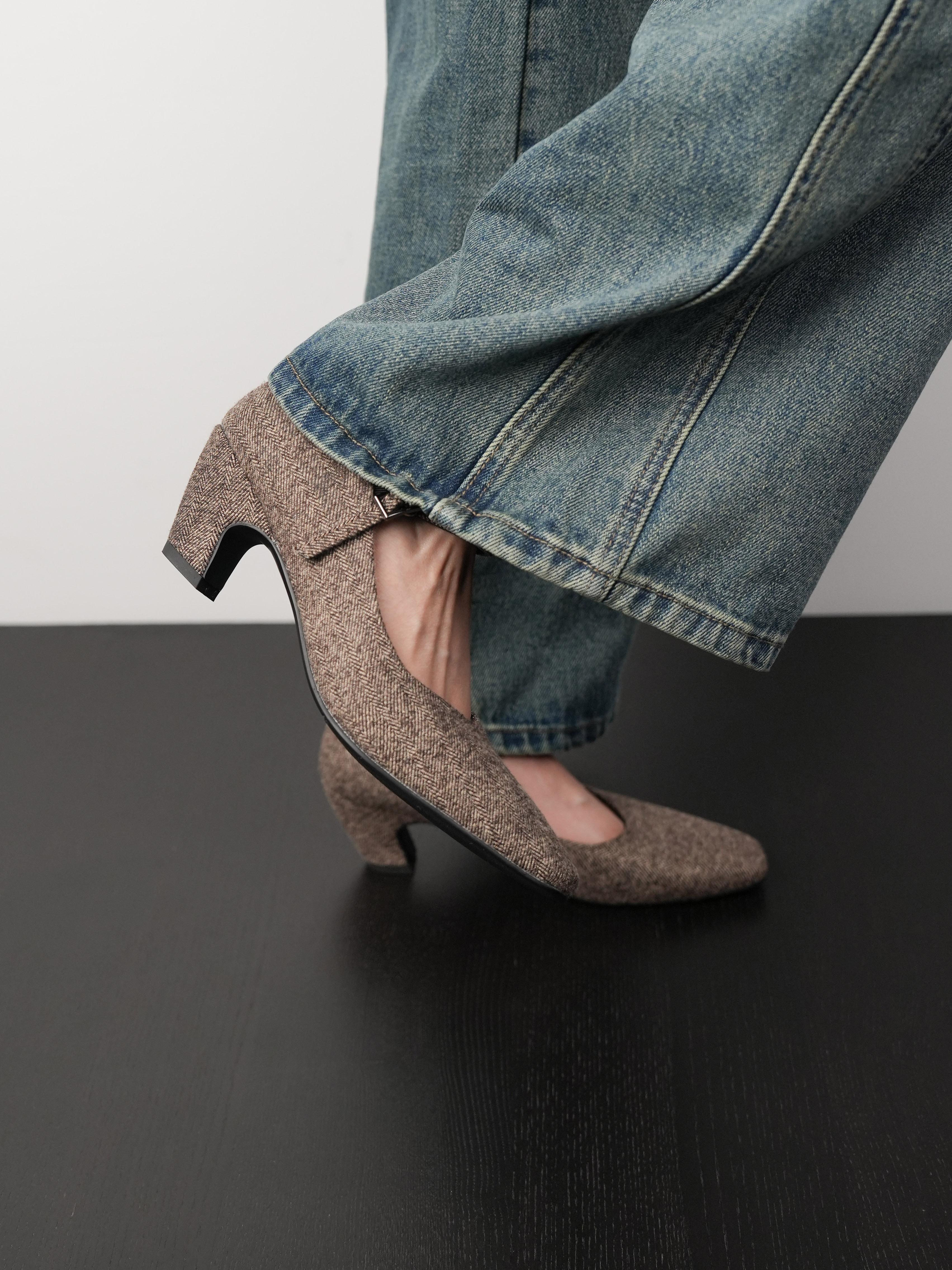 Elegant Woolen Mary Jane Shoes for Women - Chunky Mid-Heel, Square Toe, Shallow Mouth, Literary Style for Commuting Elegant Woolen Mary Jane Shoes for Women - Chunky Mid-Heel, Square Toe, Shallow Mouth, Literary Style for Commuting