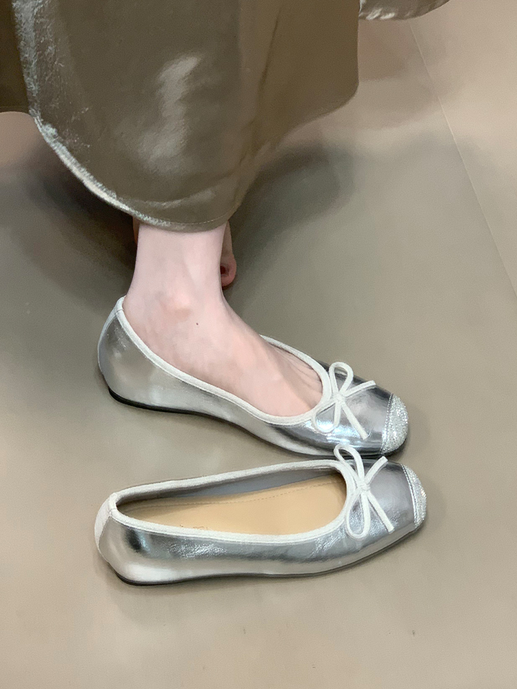 Elevated Women's Silver Sequined Patchwork Loafers with Bow - Elegant Commuting Flats for Stylish 90s-Inspired Looks Elevated Women's Silver Sequined Patchwork Loafers with Bow - Elegant Commuting Flats for Stylish 90s-Inspired Looks