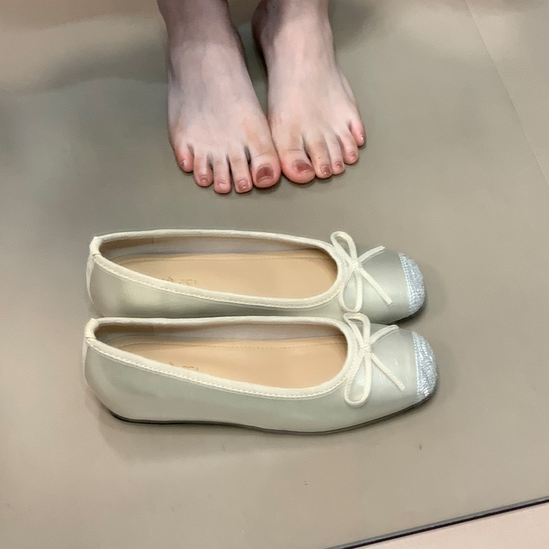 Elevated Women's Silver Sequined Patchwork Loafers with Bow - Elegant Commuting Flats for Stylish 90s-Inspired Looks Elevated Women's Silver Sequined Patchwork Loafers with Bow - Elegant Commuting Flats for Stylish 90s-Inspired Looks