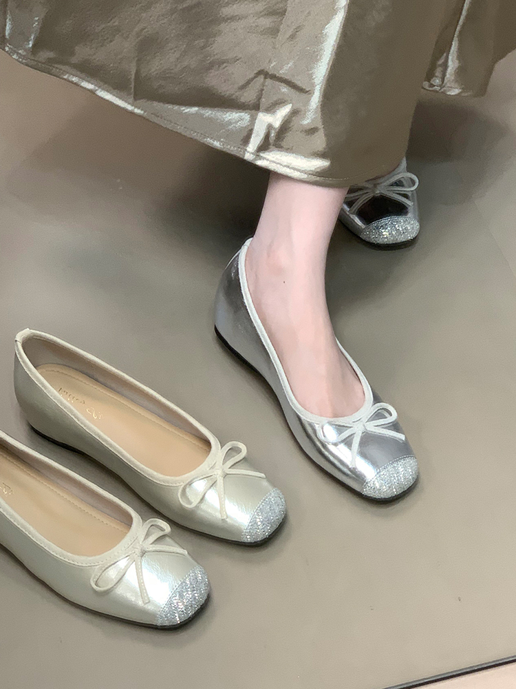 Elevated Women's Silver Sequined Patchwork Loafers with Bow - Elegant Commuting Flats for Stylish 90s-Inspired Looks Elevated Women's Silver Sequined Patchwork Loafers with Bow - Elegant Commuting Flats for Stylish 90s-Inspired Looks
