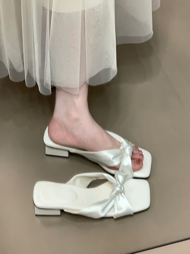 Exquisite Butterfly Slide Sandals - French-Style Open-Toe Slippers for Outdoor Wear, Fashionable and Versatile Summer Footwear 2025 Exquisite Butterfly Slide Sandals - French-Style Open-Toe Slippers for Outdoor Wear, Fashionable and Versatile Summer Footwear 2025