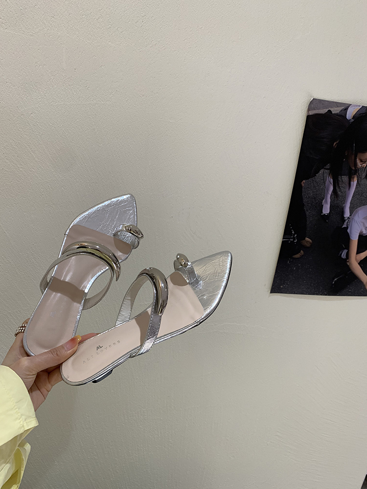 Exquisite French Sandals for Women - Summer 2025 Metal Thong Style, Chic and Elegant Footwear Exquisite French Sandals for Women - Summer 2025 Metal Thong Style, Chic and Elegant Footwear