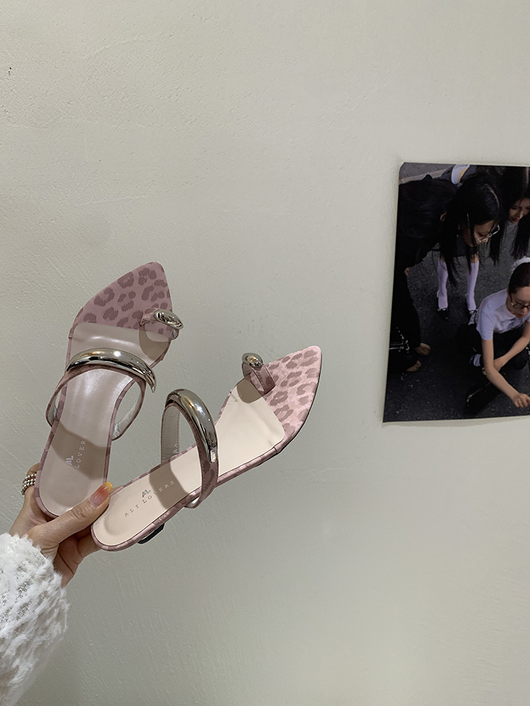 Exquisite French Sandals for Women - Summer 2025 Metal Thong Style, Chic and Elegant Footwear Exquisite French Sandals for Women - Summer 2025 Metal Thong Style, Chic and Elegant Footwear