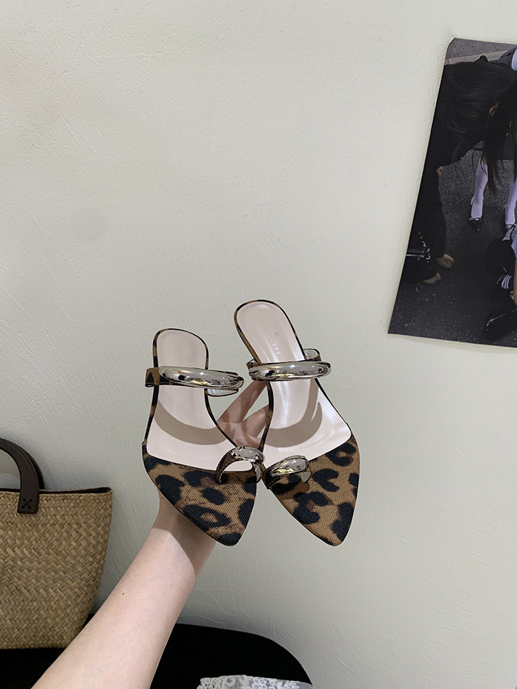 Exquisite French Sandals for Women - Summer 2025 Metal Thong Style, Chic and Elegant Footwear Exquisite French Sandals for Women - Summer 2025 Metal Thong Style, Chic and Elegant Footwear