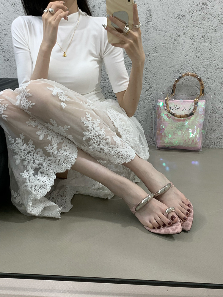 Exquisite French Sandals for Women - Summer 2025 Metal Thong Style, Chic and Elegant Footwear Exquisite French Sandals for Women - Summer 2025 Metal Thong Style, Chic and Elegant Footwear