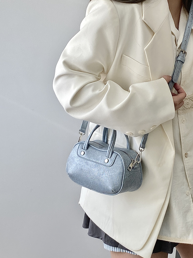 Exquisite Korean Style Small Round Crossbody Bag for Women - Casual Shoulder Handbag 2025 Niche Design Exquisite Korean Style Small Round Crossbody Bag for Women - Casual Shoulder Handbag 2025 Niche Design