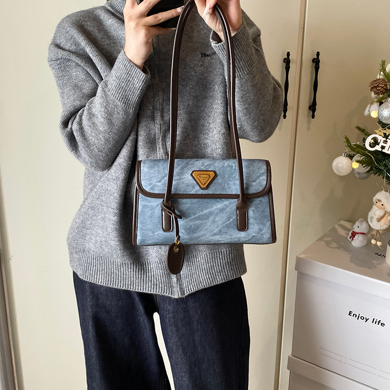 Fashion Retro Large Capacity Underarm Tote Bag for Women - Korean Style Autumn Winter Shoulder Baguette for Work and Commuting Fashion Retro Large Capacity Underarm Tote Bag for Women - Korean Style Autumn Winter Shoulder Baguette for Work and Commuting