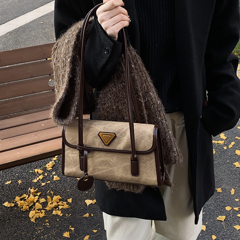 Fashion Retro Large Capacity Underarm Tote Bag for Women - Korean Style Autumn Winter Shoulder Baguette for Work and Commuting