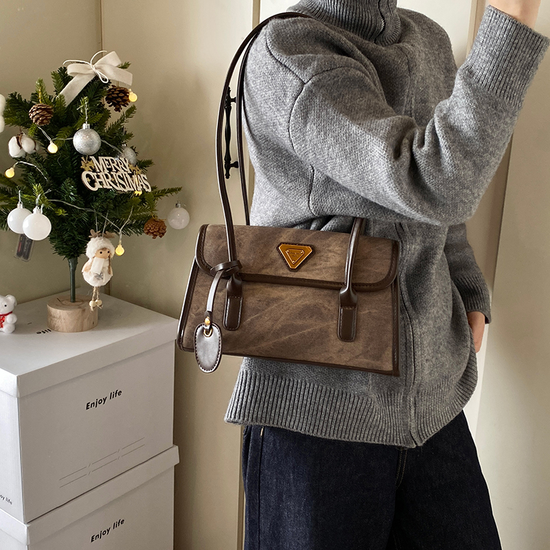 Fashion Retro Large Capacity Underarm Tote Bag for Women - Korean Style Autumn Winter Shoulder Baguette for Work and Commuting Fashion Retro Large Capacity Underarm Tote Bag for Women - Korean Style Autumn Winter Shoulder Baguette for Work and Commuting