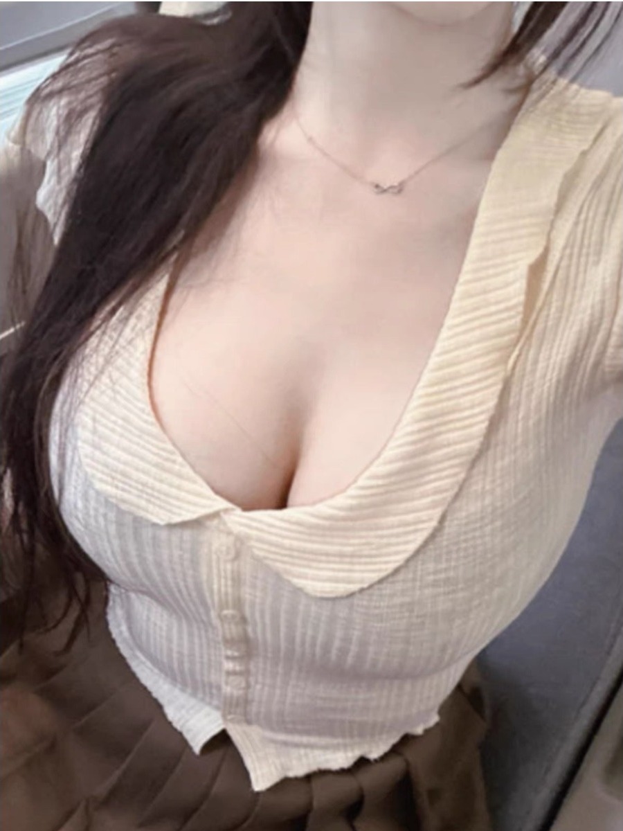 Fitted Short Pink T-Shirt for Women, Slim Fit, Short Sleeves, Summer Cardigan Top, Sweet and Sexy Style