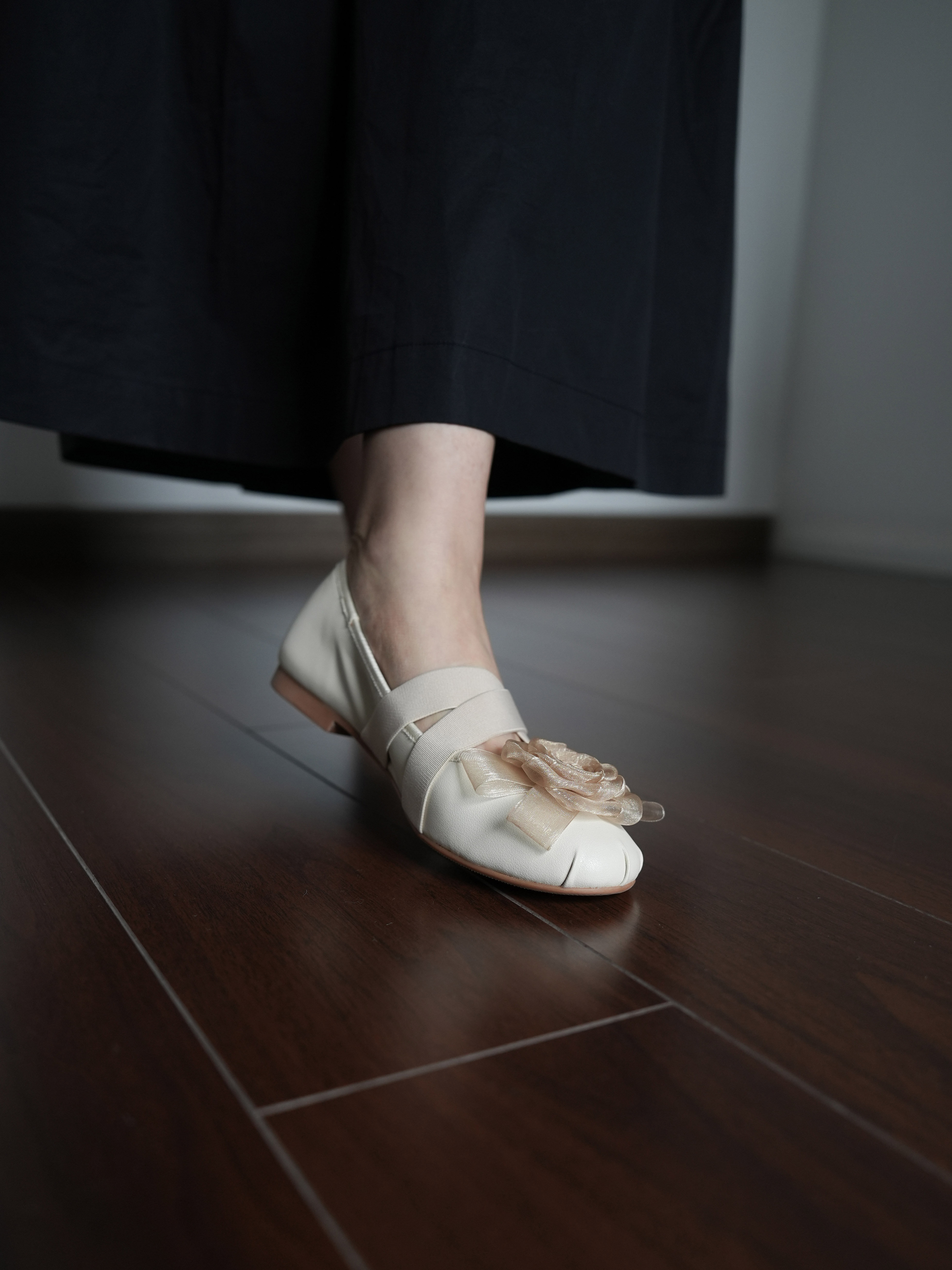 Floral Ballet Flats for Women - Soft Sole, Shallow Mouth Design, Golden All-Season Shoes, Spring Style, Elegant Footwear Floral Ballet Flats for Women - Soft Sole, Shallow Mouth Design, Golden All-Season Shoes, Spring Style, Elegant Footwear