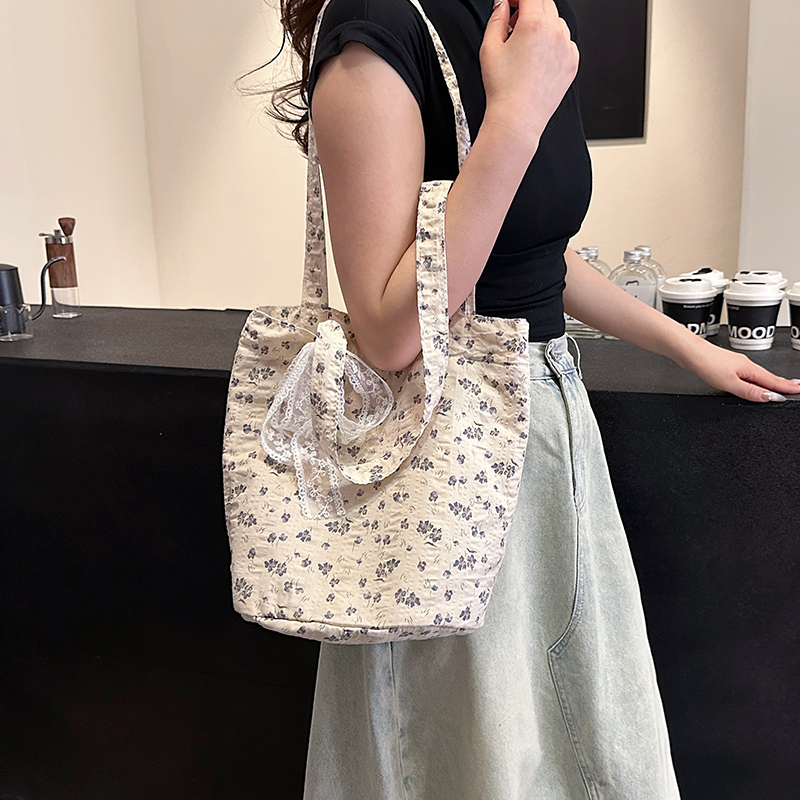 Floral Canvas Tote Bag for Women, 2025 Trendy Large Capacity Art Bag, Stylish Student Class Carryall, Y2K Aesthetic Floral Canvas Tote Bag for Women, 2025 Trendy Large Capacity Art Bag, Stylish Student Class Carryall, Y2K Aesthetic