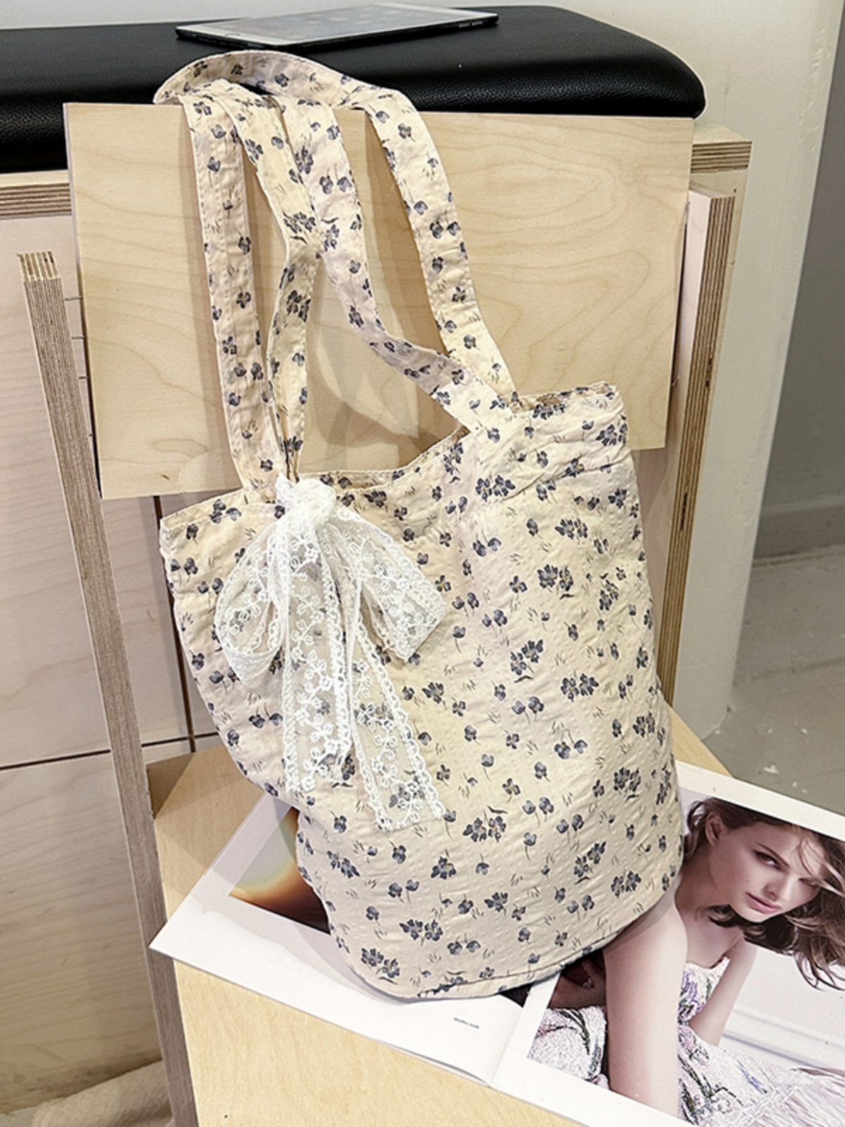 Floral Canvas Tote Bag for Women, 2025 Trendy Large Capacity Art Bag, Stylish Student Class Carryall, Y2K Aesthetic Floral Canvas Tote Bag for Women, 2025 Trendy Large Capacity Art Bag, Stylish Student Class Carryall, Y2K Aesthetic