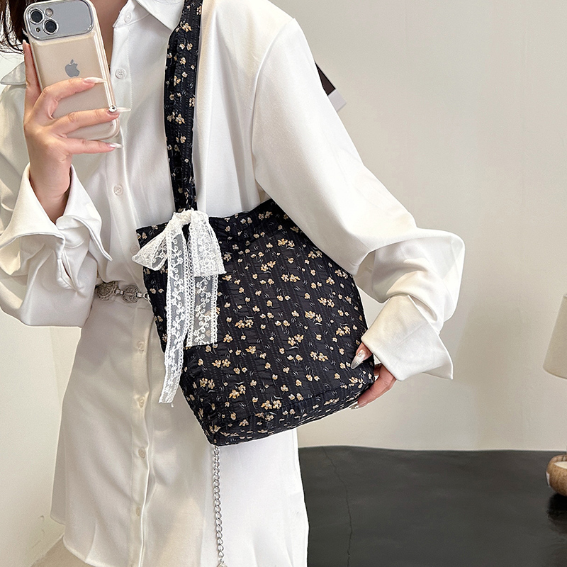 Floral Canvas Tote Bag for Women, 2025 Trendy Large Capacity Art Bag, Stylish Student Class Carryall, Y2K Aesthetic