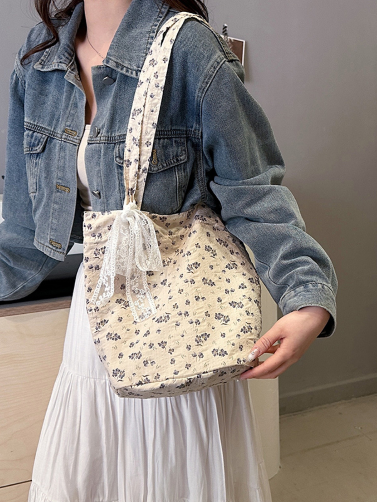 Floral Canvas Tote Bag for Women, 2025 Trendy Large Capacity Art Bag, Stylish Student Class Carryall, Y2K Aesthetic Floral Canvas Tote Bag for Women, 2025 Trendy Large Capacity Art Bag, Stylish Student Class Carryall, Y2K Aesthetic