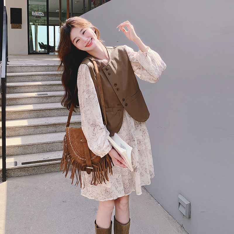 Floral Dress Vest Outfit for Women - High-End Spring Autumn Fashion 2025, Trendy Floral Layering, Elegant Look