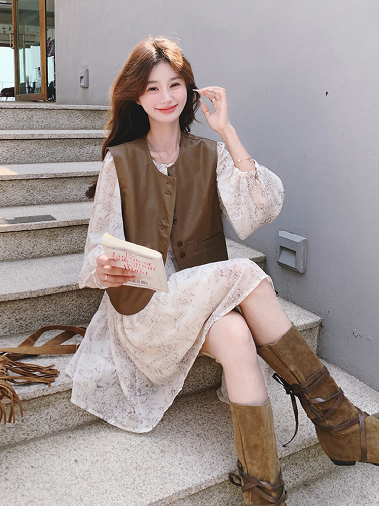 Floral Dress Vest Outfit for Women - High-End Spring Autumn Fashion 2025, Trendy Floral Layering, Elegant Look Floral Dress Vest Outfit for Women - High-End Spring Autumn Fashion 2025, Trendy Floral Layering, Elegant Look