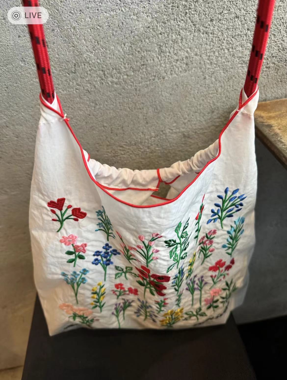 Floral Embroidered Canvas Tote Bag - Large Capacity Eco-Friendly Commuter Shoulder Crossbody Handbag for Students Floral Embroidered Canvas Tote Bag - Large Capacity Eco-Friendly Commuter Shoulder Crossbody Handbag for Students